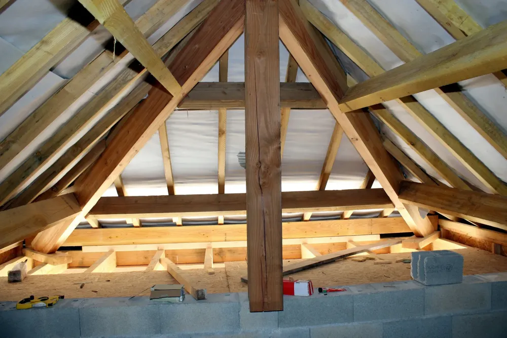 Charpentier près de Saint-Gilles