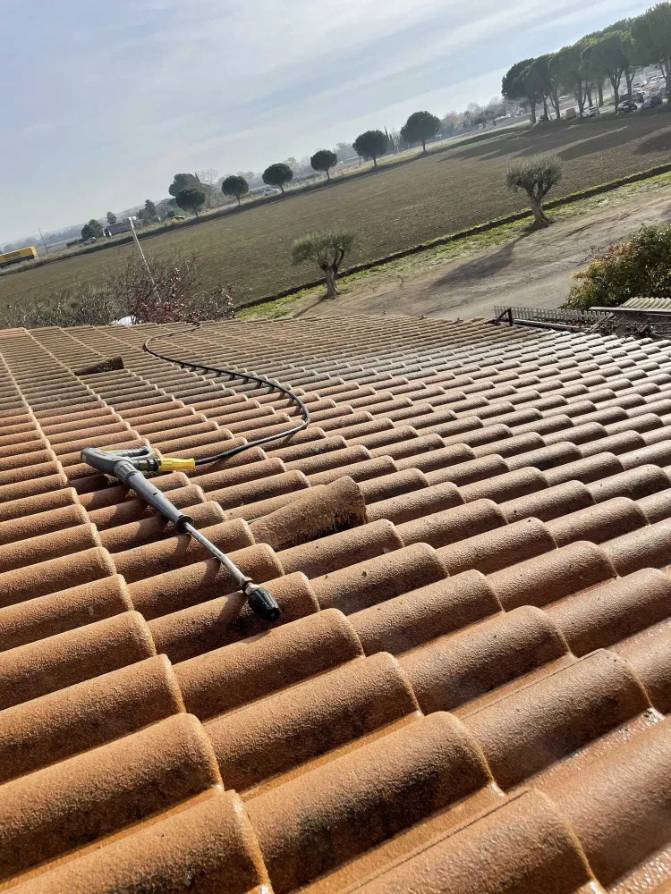 Traitement des tuiles près de Saint-Gilles